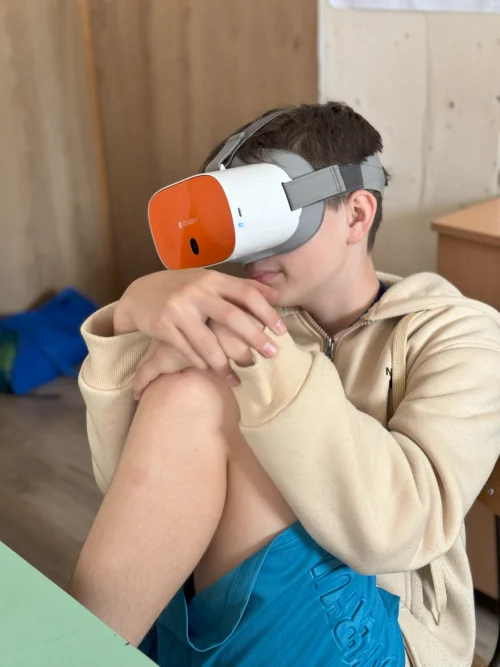 Mosolyogva tanulni - Virtuális valósággal a diákok fejlesztéséért (2024) cikk kiemelt képe